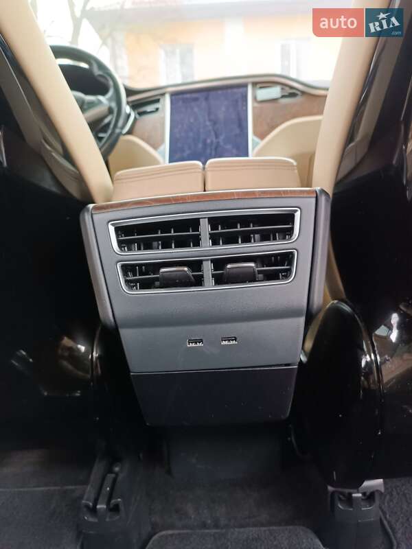 Внедорожник / Кроссовер Tesla Model X 2017 в Стрые