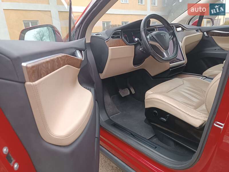 Внедорожник / Кроссовер Tesla Model X 2017 в Стрые