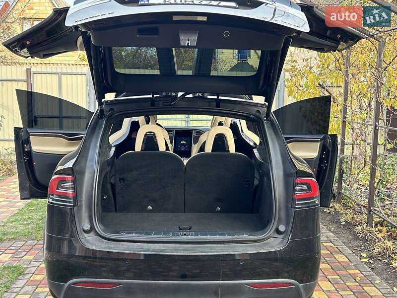 Внедорожник / Кроссовер Tesla Model X 2016 в Киеве