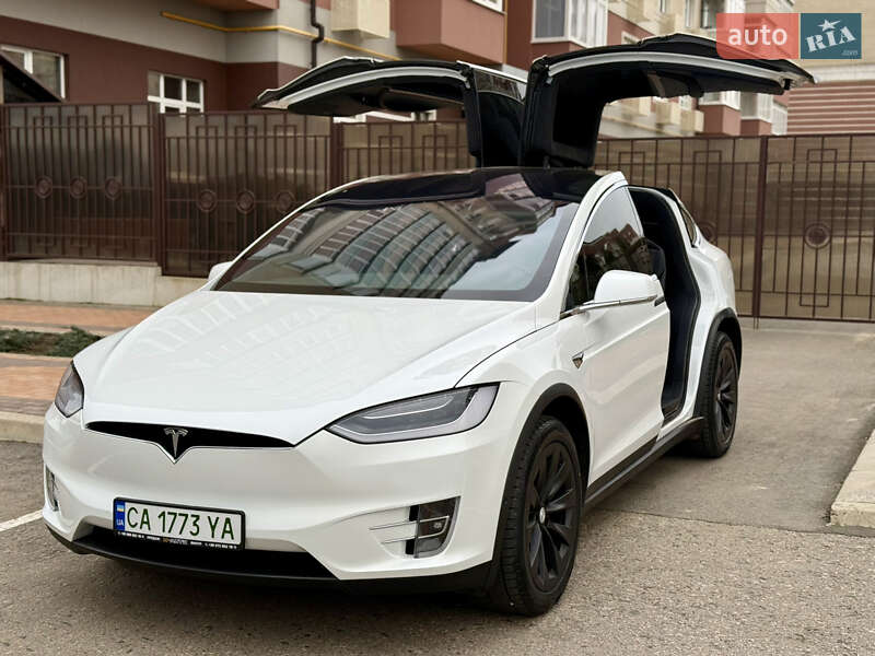 Позашляховик / Кросовер Tesla Model X 2019 в Умані