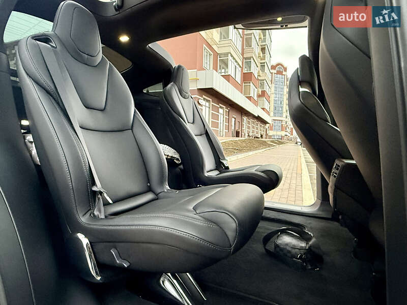 Позашляховик / Кросовер Tesla Model X 2019 в Умані