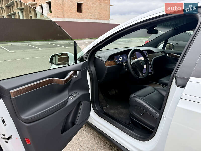 Позашляховик / Кросовер Tesla Model X 2019 в Умані