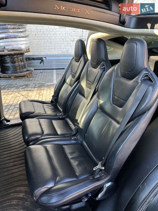 Внедорожник / Кроссовер Tesla Model X 2016 в Ровно