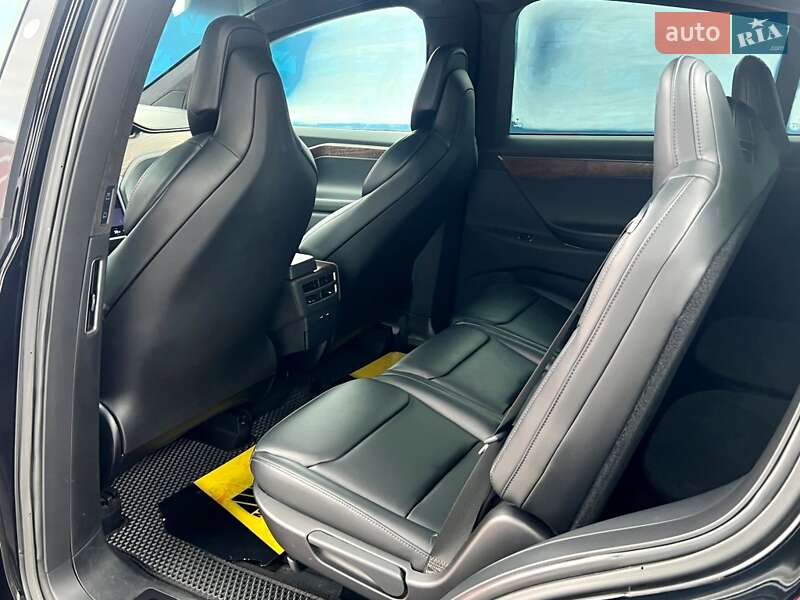 Внедорожник / Кроссовер Tesla Model X 2019 в Киеве