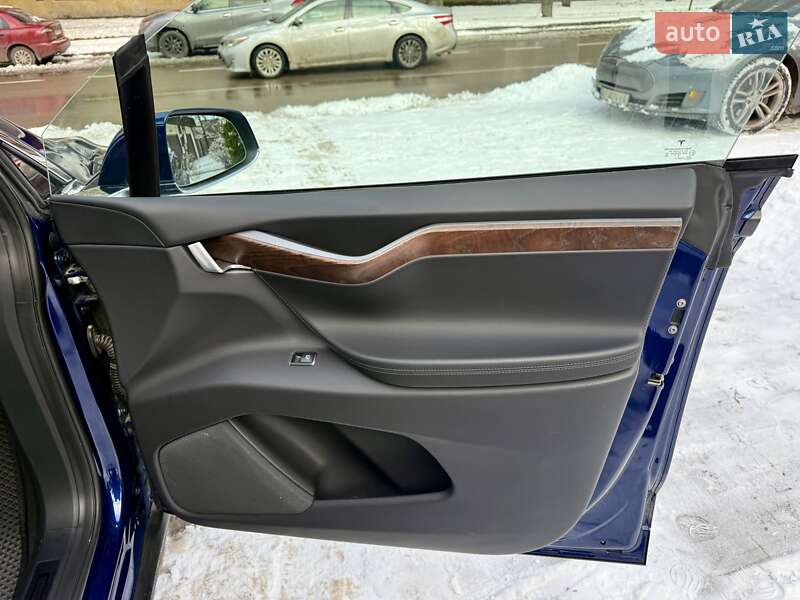 Внедорожник / Кроссовер Tesla Model X 2018 в Киеве