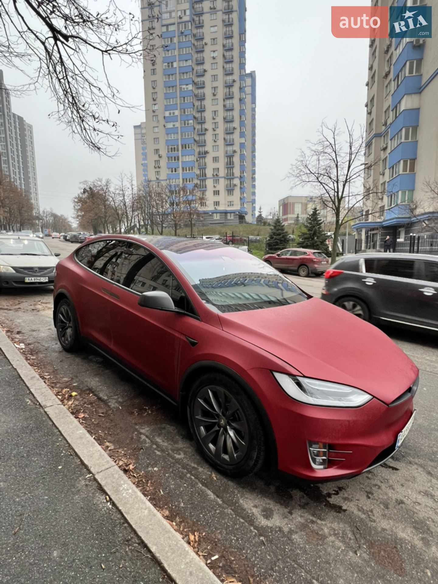 Tesla Model X 2019 VIN 5YJXCAE22KF152646 фото оголошення 2 з 15