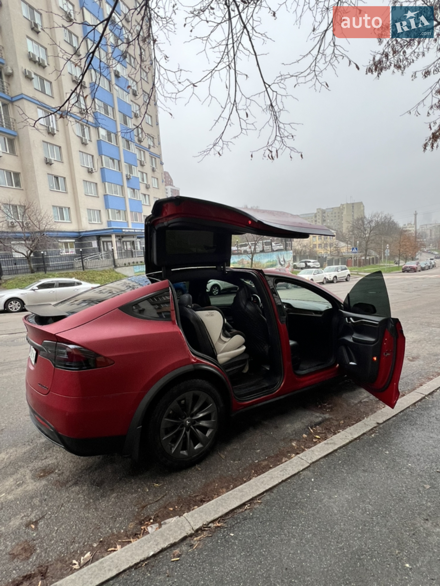 Tesla Model X 2019 VIN 5YJXCAE22KF152646 фото оголошення 7 з 15