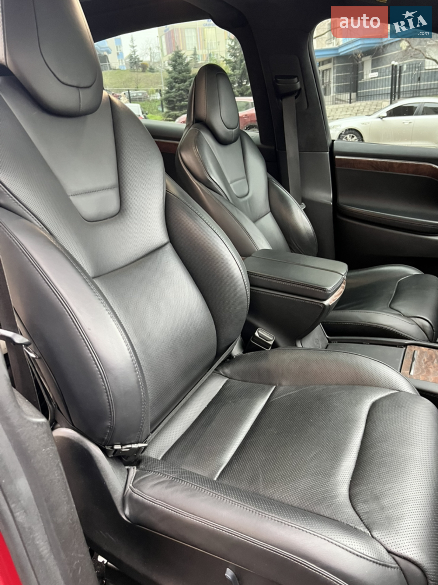 Tesla Model X 2019 VIN 5YJXCAE22KF152646 фото оголошення 9 з 15