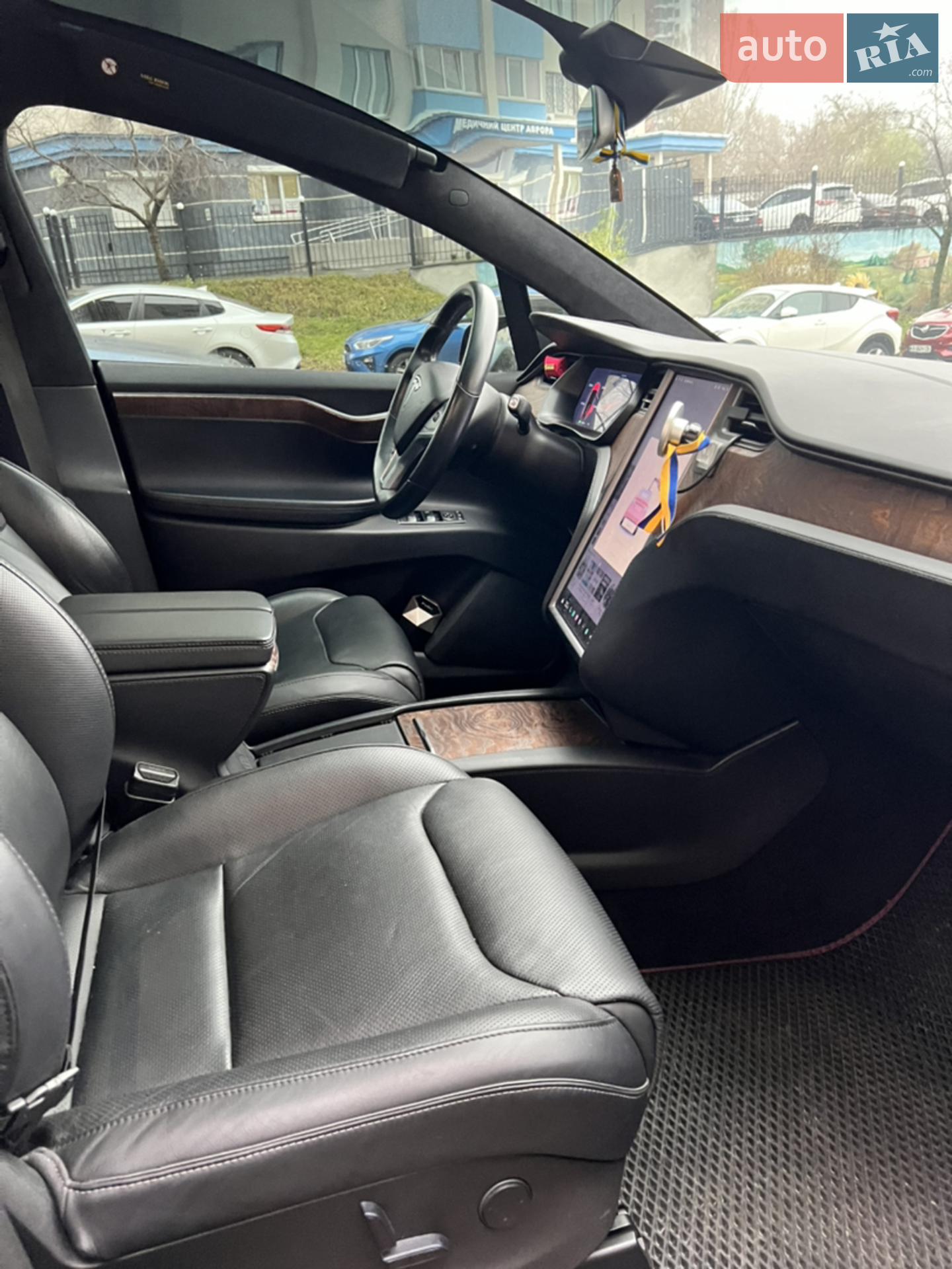 Tesla Model X 2019 VIN 5YJXCAE22KF152646 фото оголошення 10 з 15