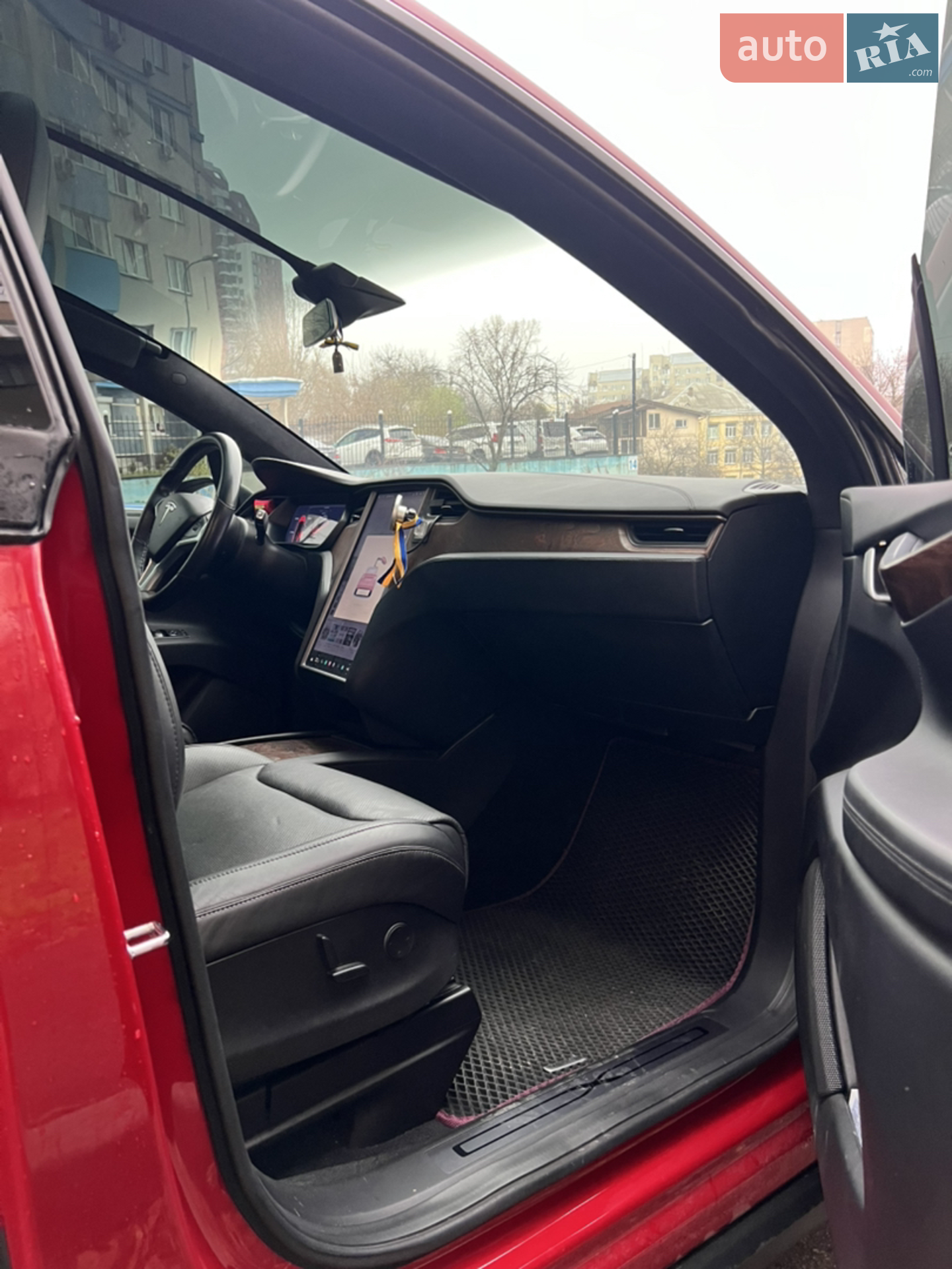 Tesla Model X 2019 VIN 5YJXCAE22KF152646 фото оголошення 12 з 15