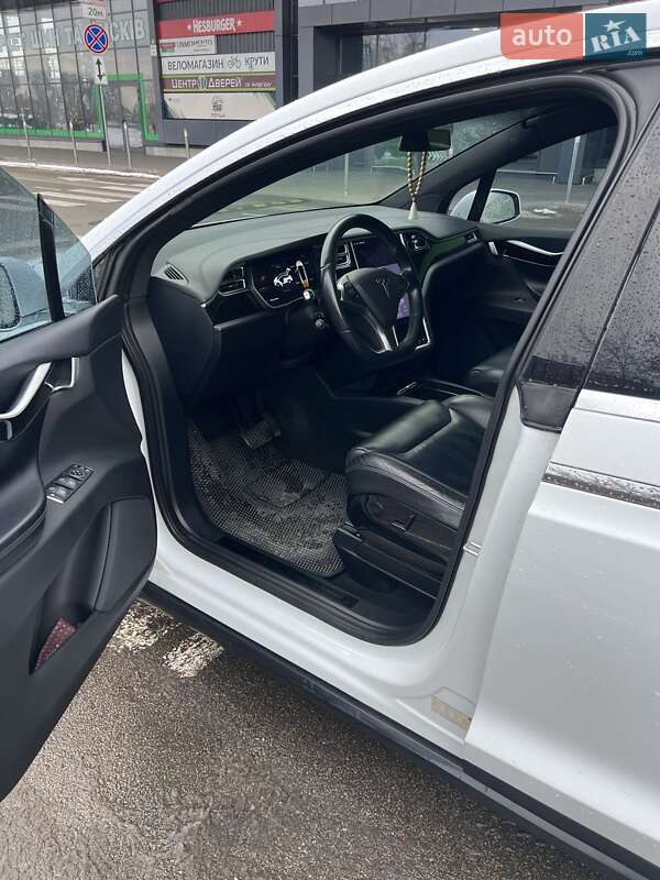 Внедорожник / Кроссовер Tesla Model X 2016 в Киеве