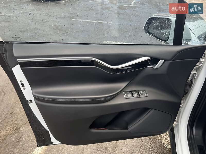 Внедорожник / Кроссовер Tesla Model X 2016 в Киеве