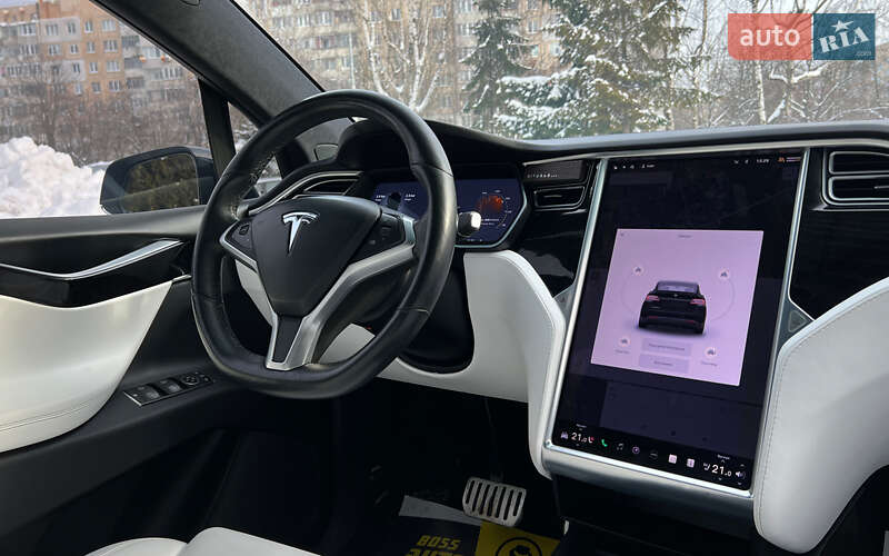 Позашляховик / Кросовер Tesla Model X 2018 в Львові