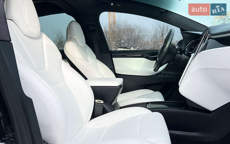 Позашляховик / Кросовер Tesla Model X 2018 в Львові