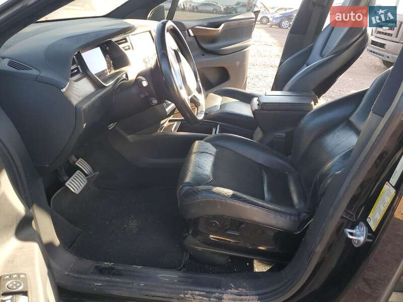 Позашляховик / Кросовер Tesla Model X 2016 в Києві