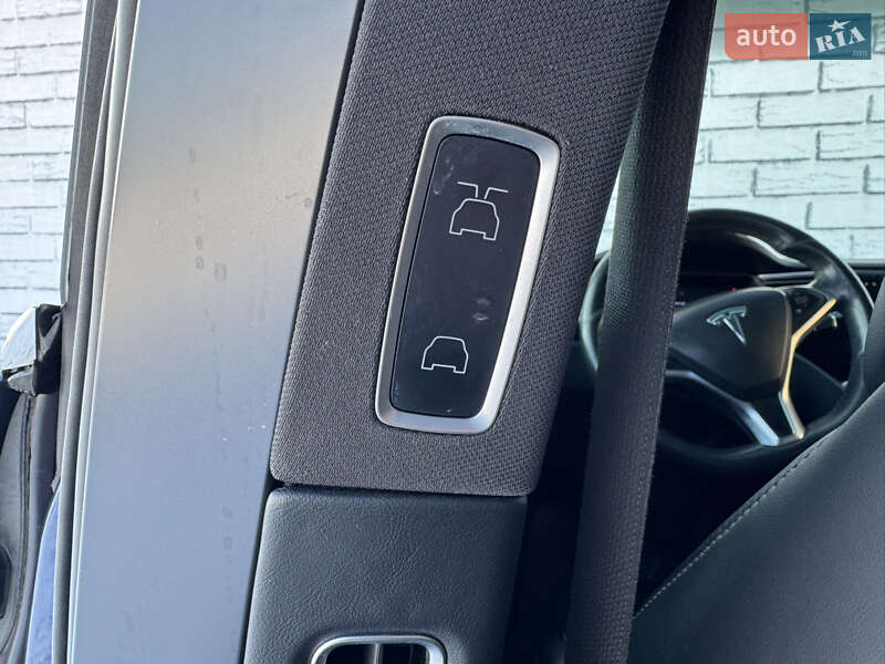 Позашляховик / Кросовер Tesla Model X 2018 в Києві