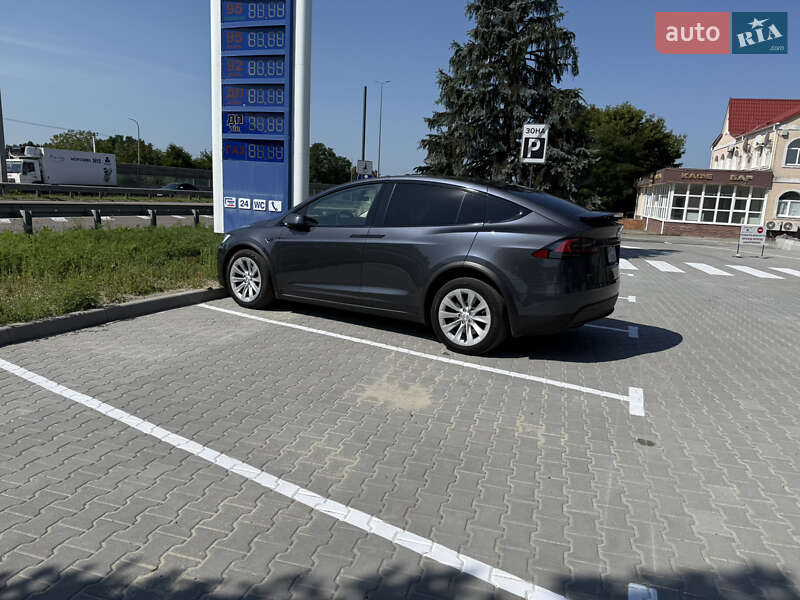 Позашляховик / Кросовер Tesla Model X 2016 в Києві