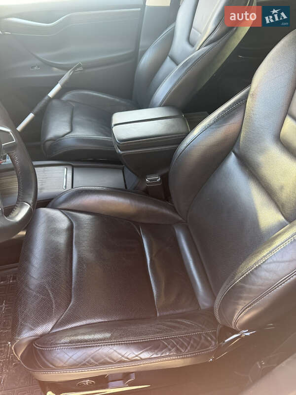 Позашляховик / Кросовер Tesla Model X 2016 в Києві