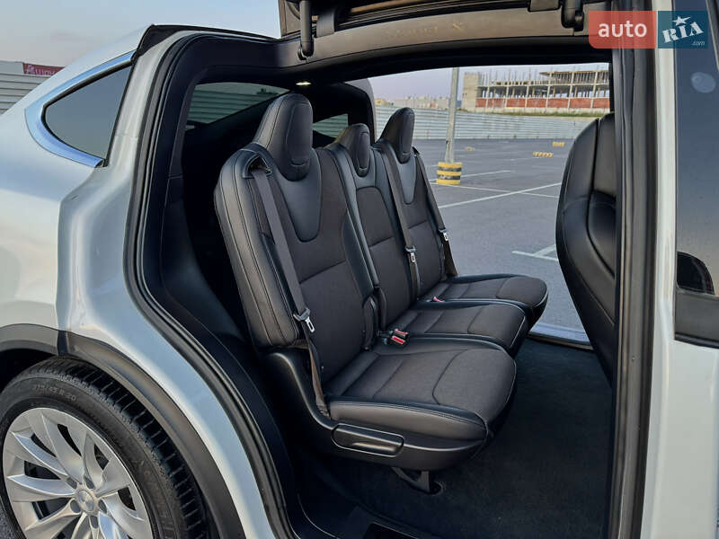 Позашляховик / Кросовер Tesla Model X 2018 в Львові
