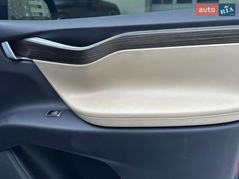 Внедорожник / Кроссовер Tesla Model X 2016 в Одессе фото 21 Внедорожник / Кроссовер Tesla Model X 2016 в Одессе