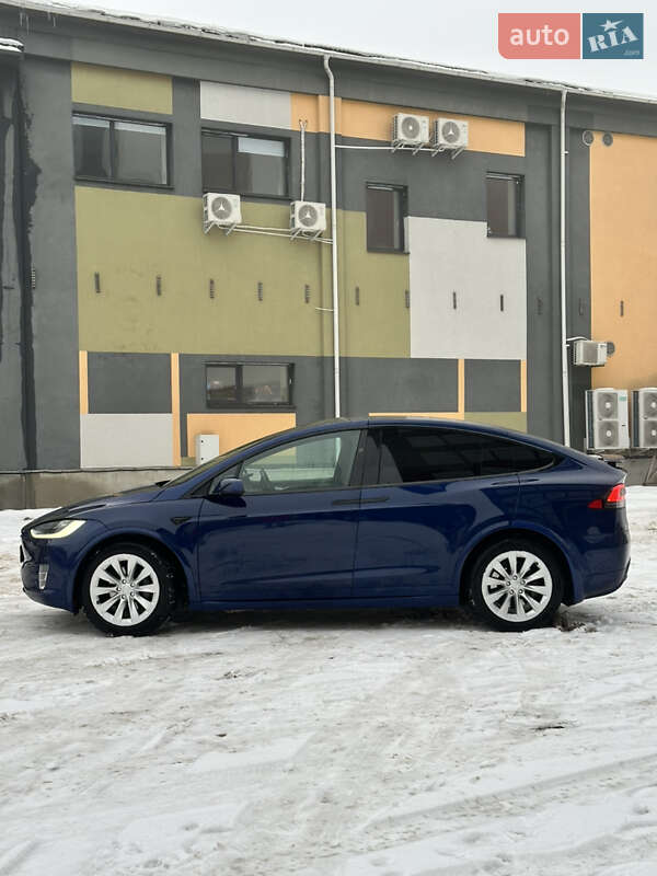 Позашляховик / Кросовер Tesla Model X 2017 в Коломиї