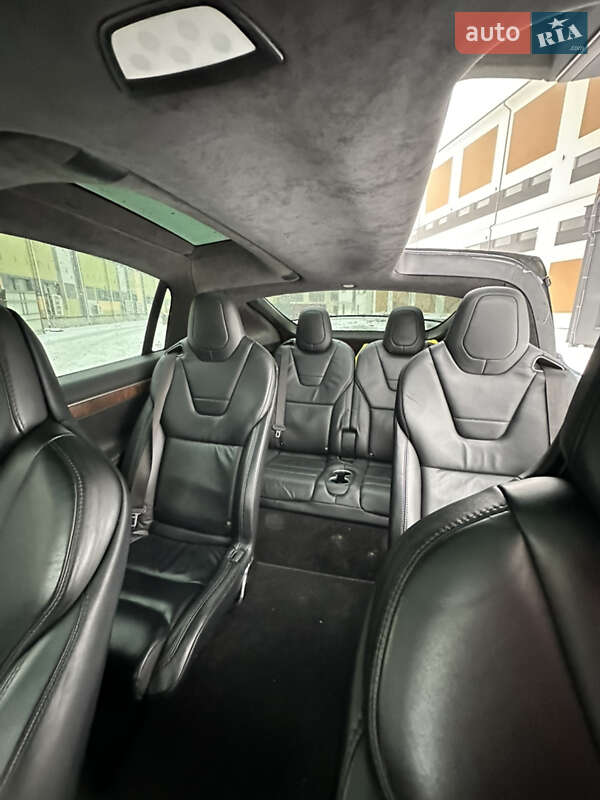 Позашляховик / Кросовер Tesla Model X 2017 в Коломиї