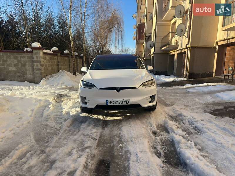 Позашляховик / Кросовер Tesla Model X 2017 в Львові