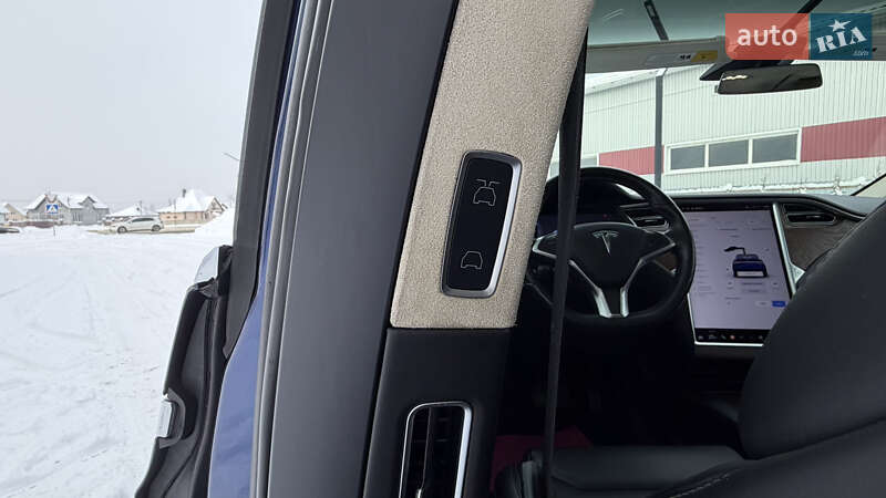 Внедорожник / Кроссовер Tesla Model X 2017 в Луцке
