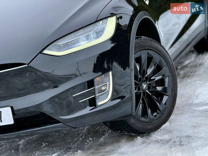 Позашляховик / Кросовер Tesla Model X 2017 в Стрию