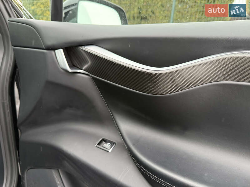 Позашляховик / Кросовер Tesla Model X 2017 в Стрию