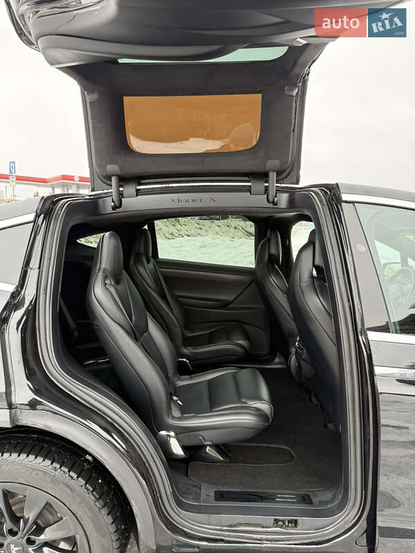 Позашляховик / Кросовер Tesla Model X 2017 в Стрию