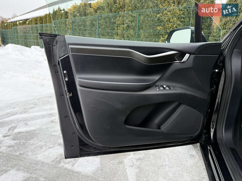 Позашляховик / Кросовер Tesla Model X 2017 в Стрию