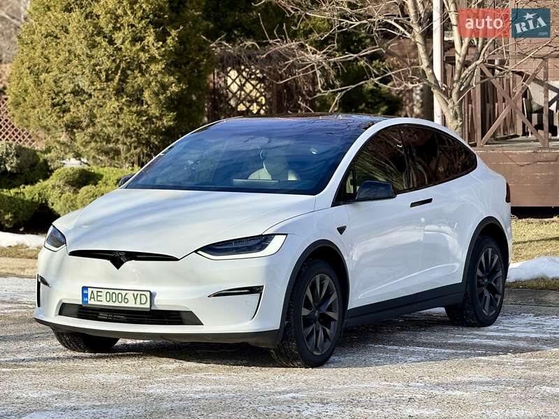 2022 Tesla Model X, VIN 7SAXCBE53NF333357:plate — zdjęcie 1 (autoria)