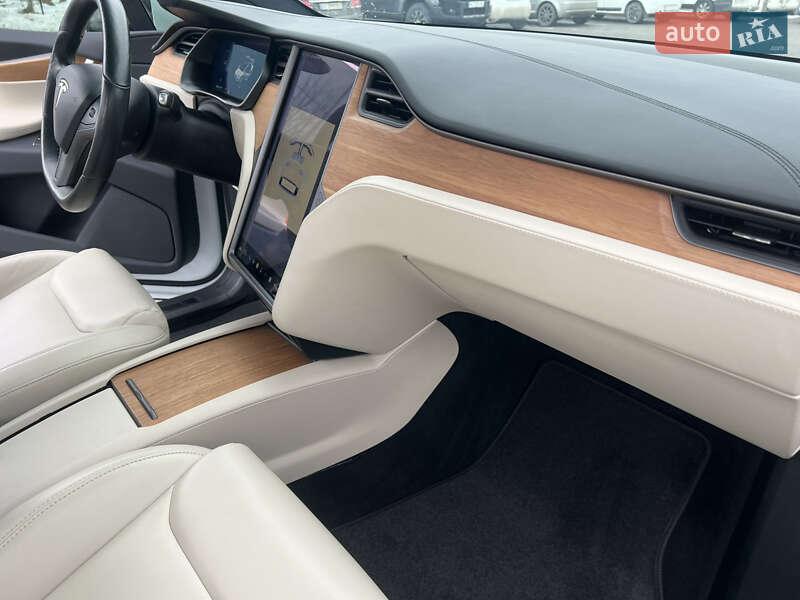 Внедорожник / Кроссовер Tesla Model X 2019 в Стрые