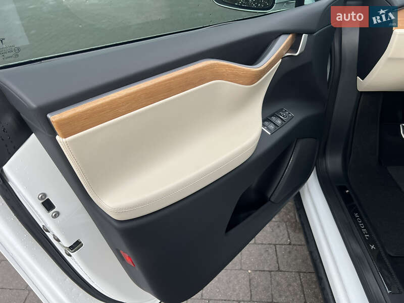 Внедорожник / Кроссовер Tesla Model X 2019 в Стрые