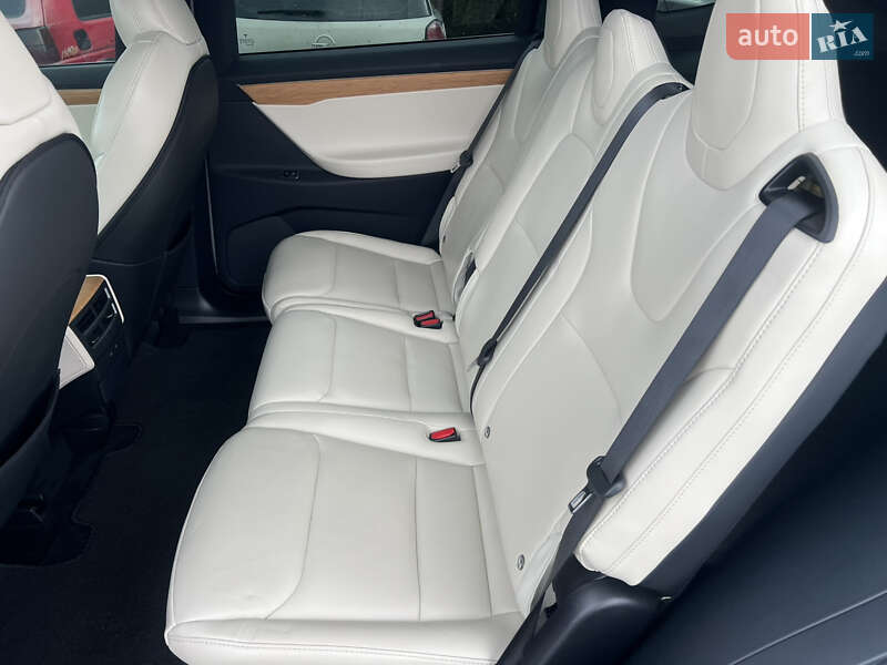 Внедорожник / Кроссовер Tesla Model X 2019 в Стрые