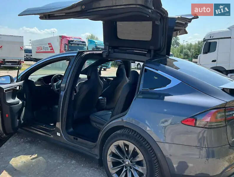 Tesla Model X 2018