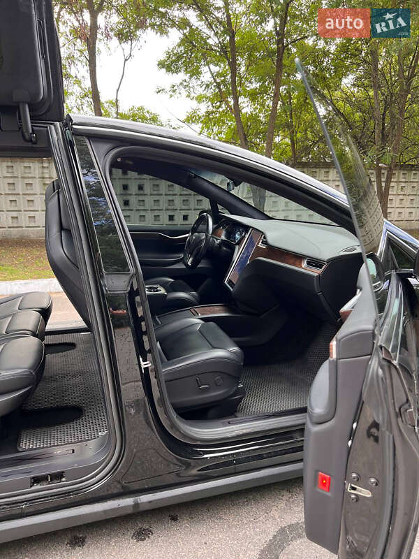 Позашляховик / Кросовер Tesla Model X 2017 в Кременчуці фото 2 Позашляховик / Кросовер Tesla Model X 2017 в Кременчуці