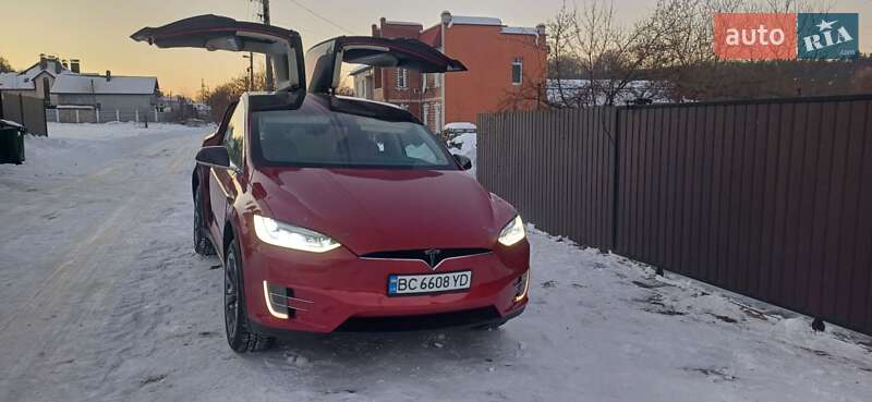 Позашляховик / Кросовер Tesla Model X 2017 в Львові