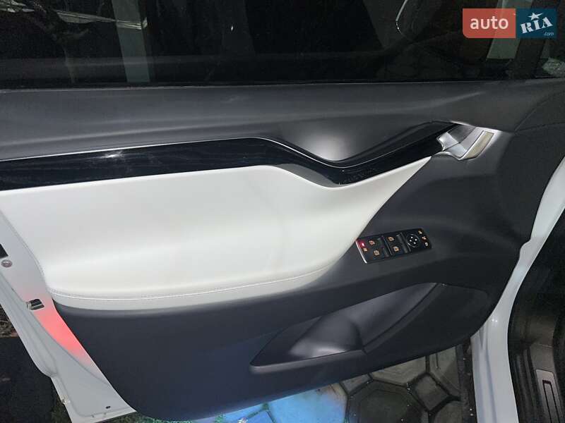 Позашляховик / Кросовер Tesla Model X 2017 в Черкасах фото 56 Позашляховик / Кросовер Tesla Model X 2017 в Черкасах