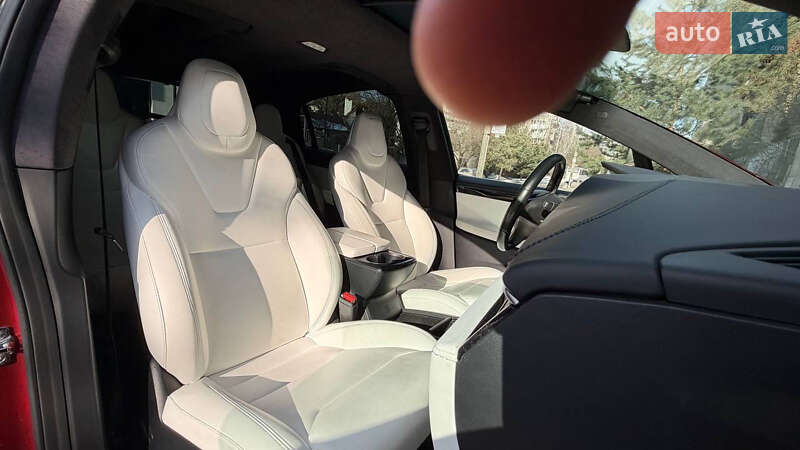 Позашляховик / Кросовер Tesla Model X 2018 в Львові