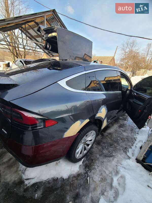 Позашляховик / Кросовер Tesla Model X 2016 в Черкасах фото 3 Позашляховик / Кросовер Tesla Model X 2016 в Черкасах