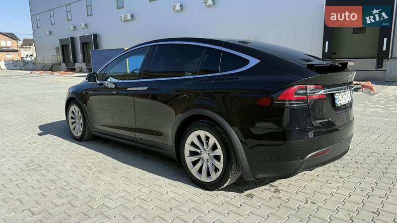 Позашляховик / Кросовер Tesla Model X 2017 в Львові