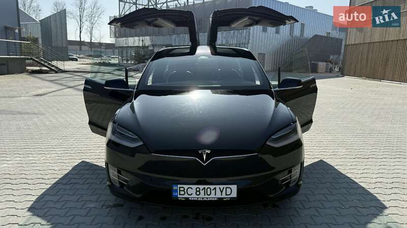 Позашляховик / Кросовер Tesla Model X 2017 в Львові