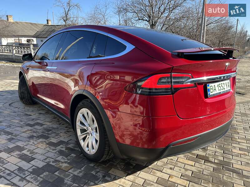 Позашляховик / Кросовер Tesla Model X 2019 в Саврані