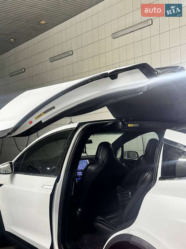 Внедорожник / Кроссовер Tesla Model X 2017 в Сарнах