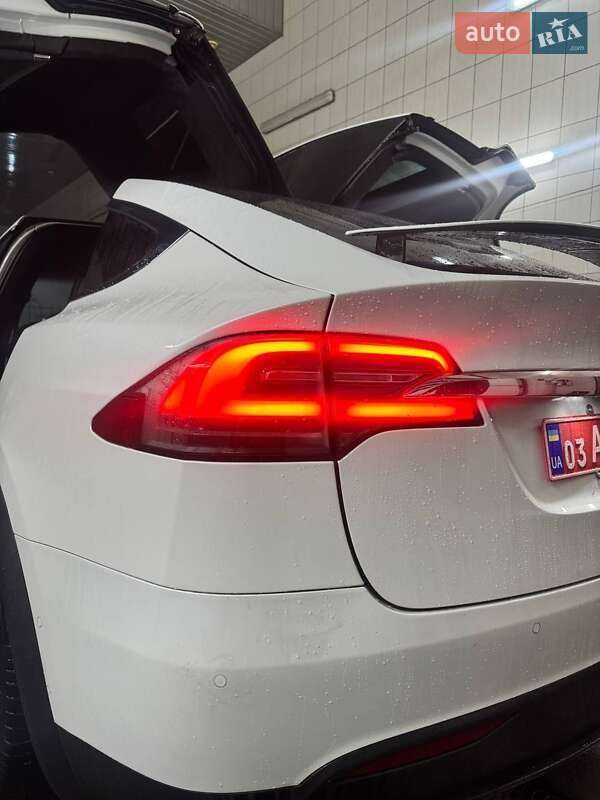 Внедорожник / Кроссовер Tesla Model X 2017 в Сарнах