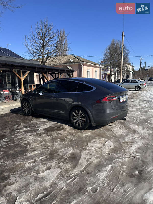 Позашляховик / Кросовер Tesla Model X 2016 в Пісківці