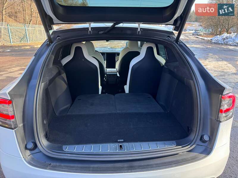 Позашляховик / Кросовер Tesla Model X 2020 в Львові