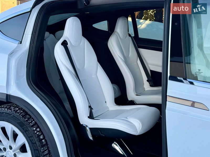 Внедорожник / Кроссовер Tesla Model X 2017 в Тернополе